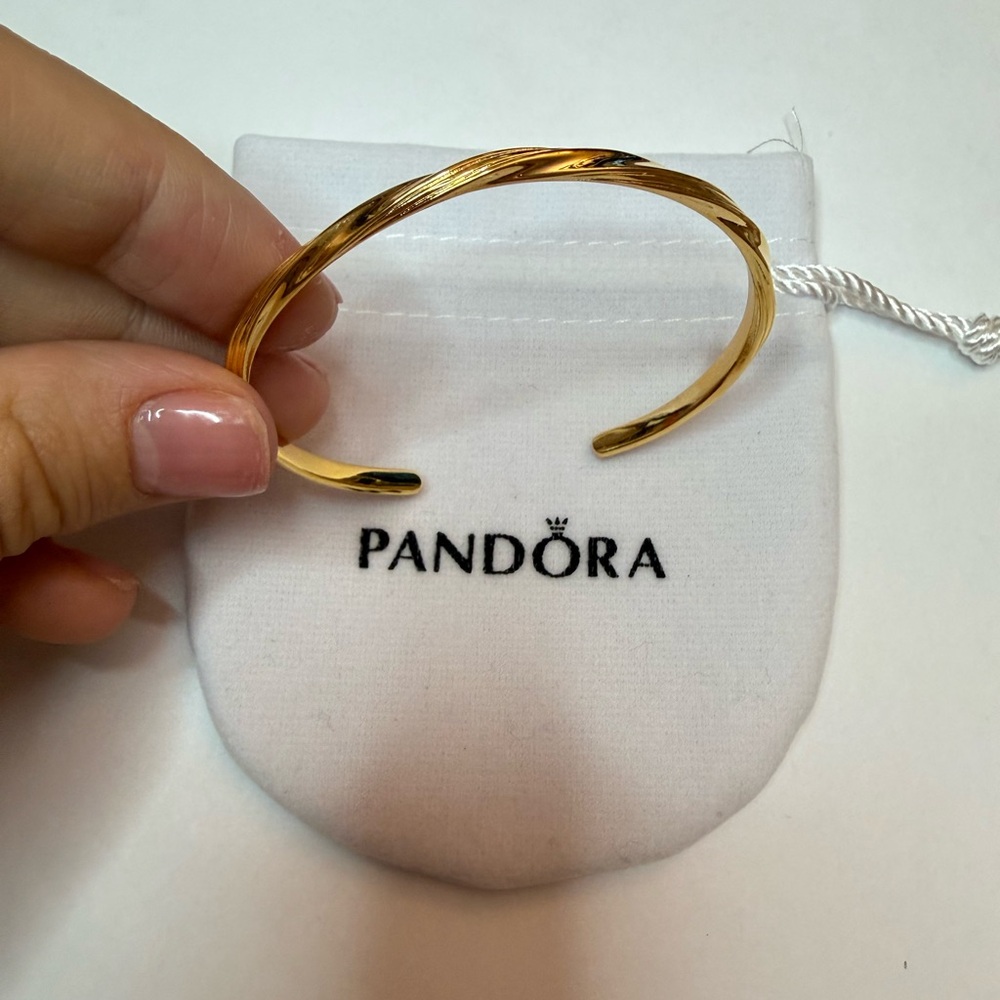 PANDORA ESSENCE Gold Plated Twisted Open Bangle 563869C00 7.5 inch